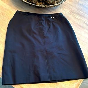 Black pencil skirt size 12 🟢